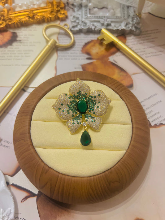 Brooch 017