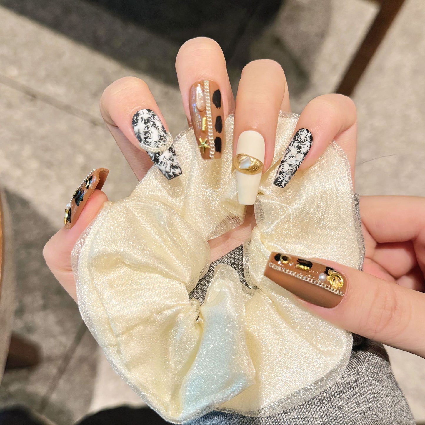 Nails 016-Frosted Caramel Leopard Nail Art