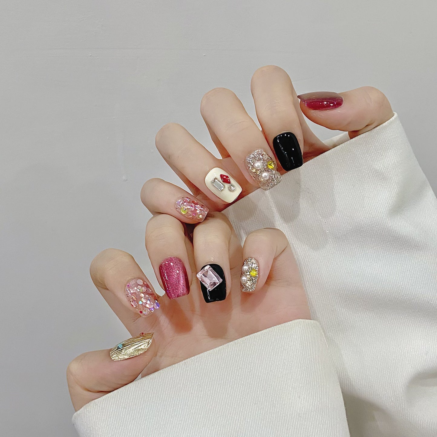 Nails 136-Vintage Neon Cat Eye Nail Art