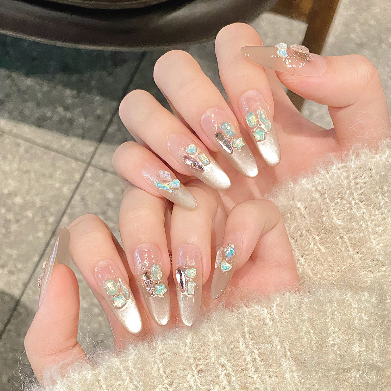 Nails 213-Creamy White Colour-blocking Whitening Manicure