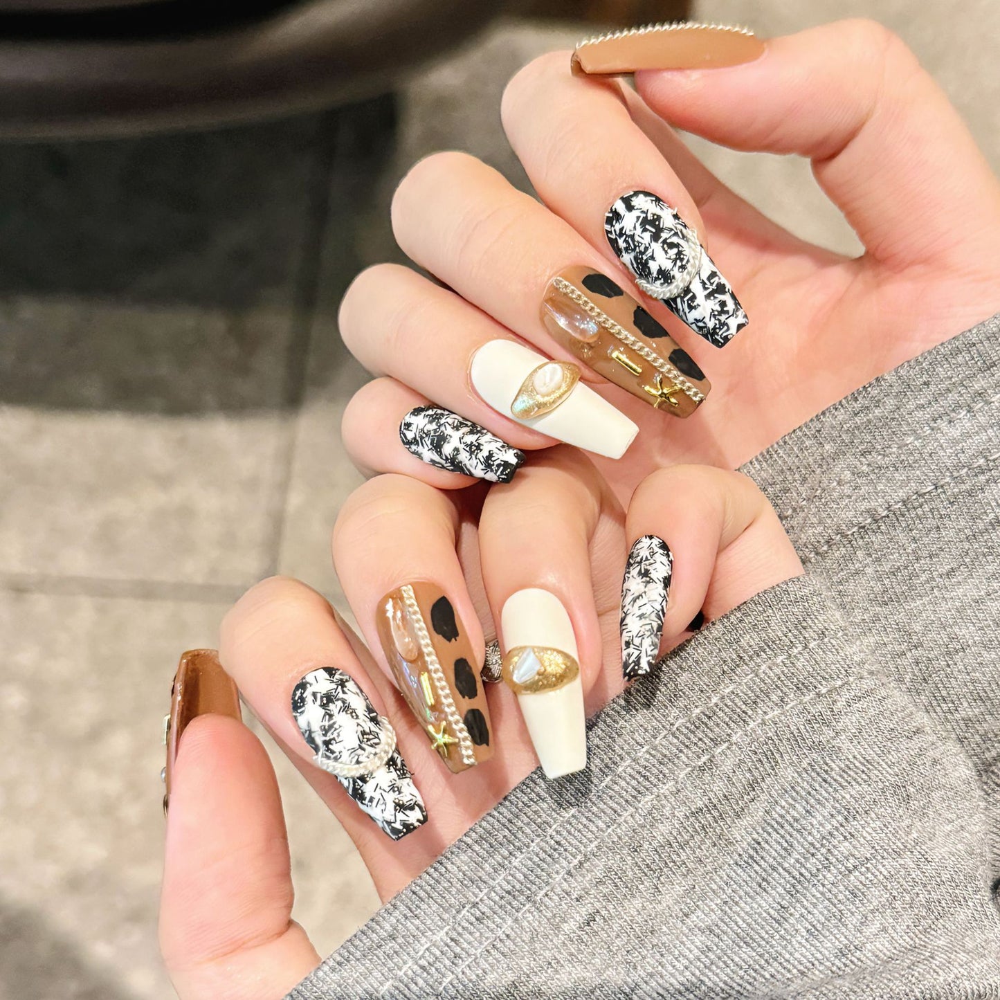 Nails 016-Frosted Caramel Leopard Nail Art