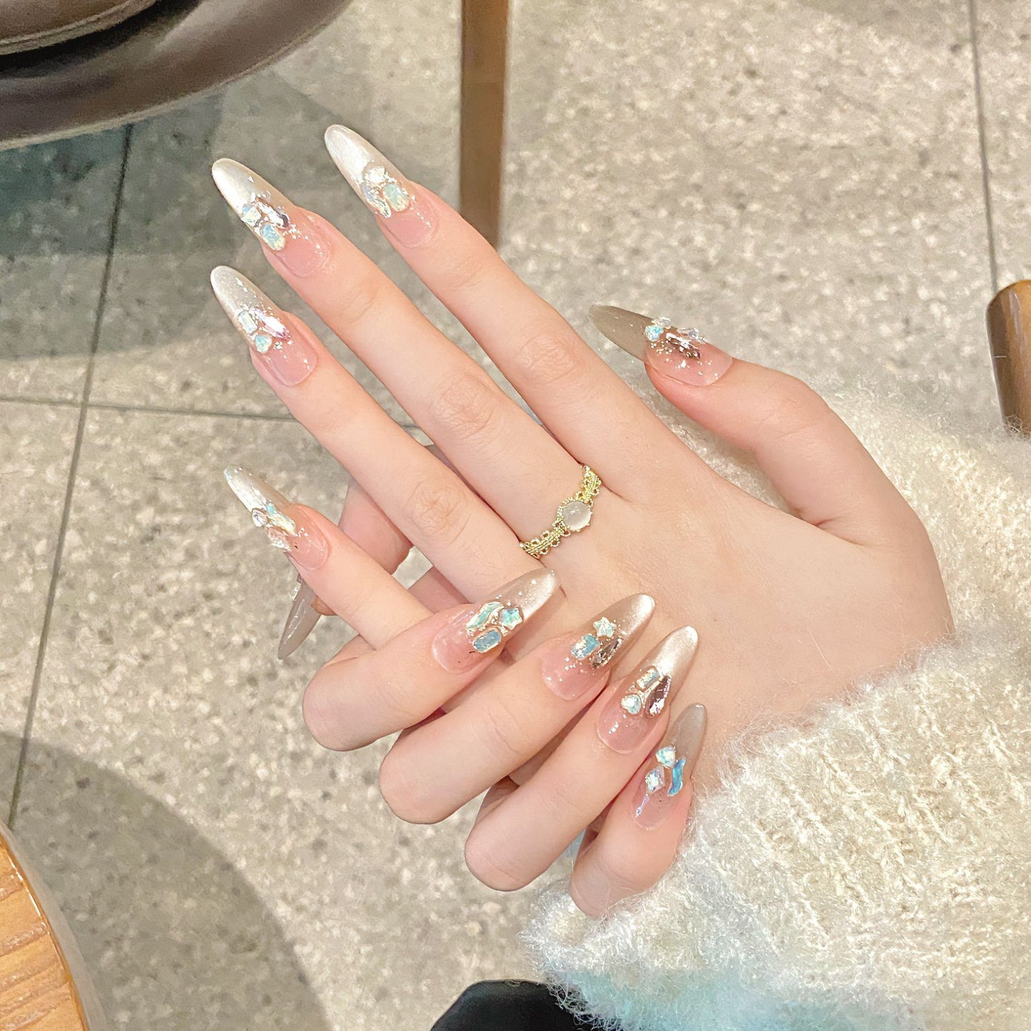 Nails 213-Creamy White Colour-blocking Whitening Manicure