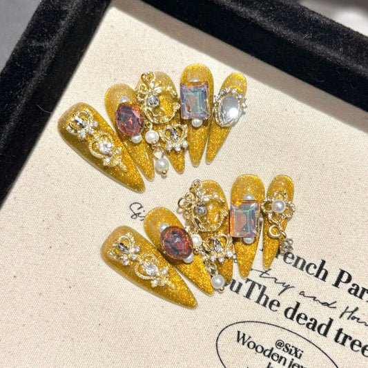 Nails 170-Few Gold Pixie Nail Art