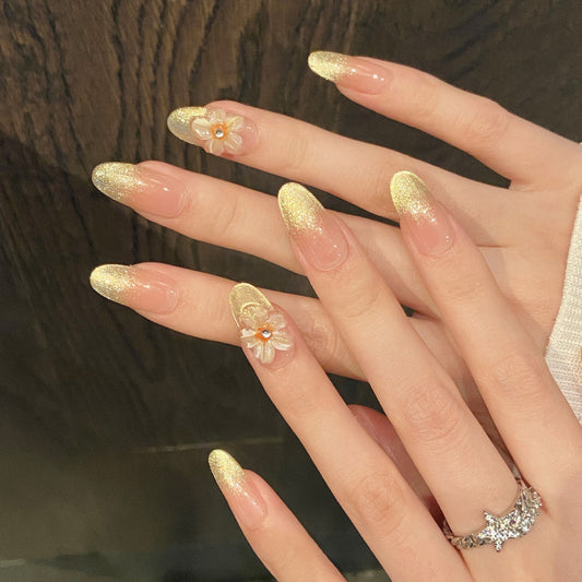 Nails 121-Small fresh creamy white flower gradient whitening nail art